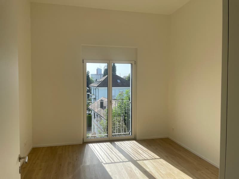 Appartement moderne 4.5 pièces en mansarde avec balcon à Wil (8)