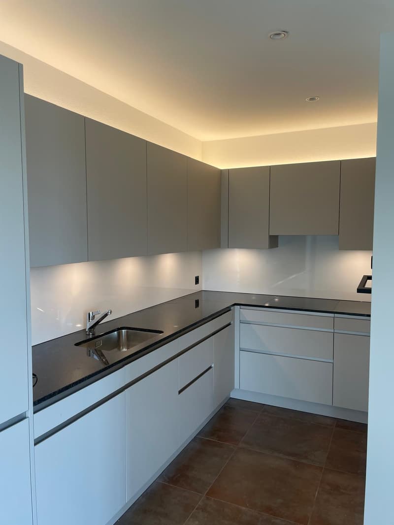 Appartement moderne 4.5 pièces en mansarde avec balcon à Wil (2)