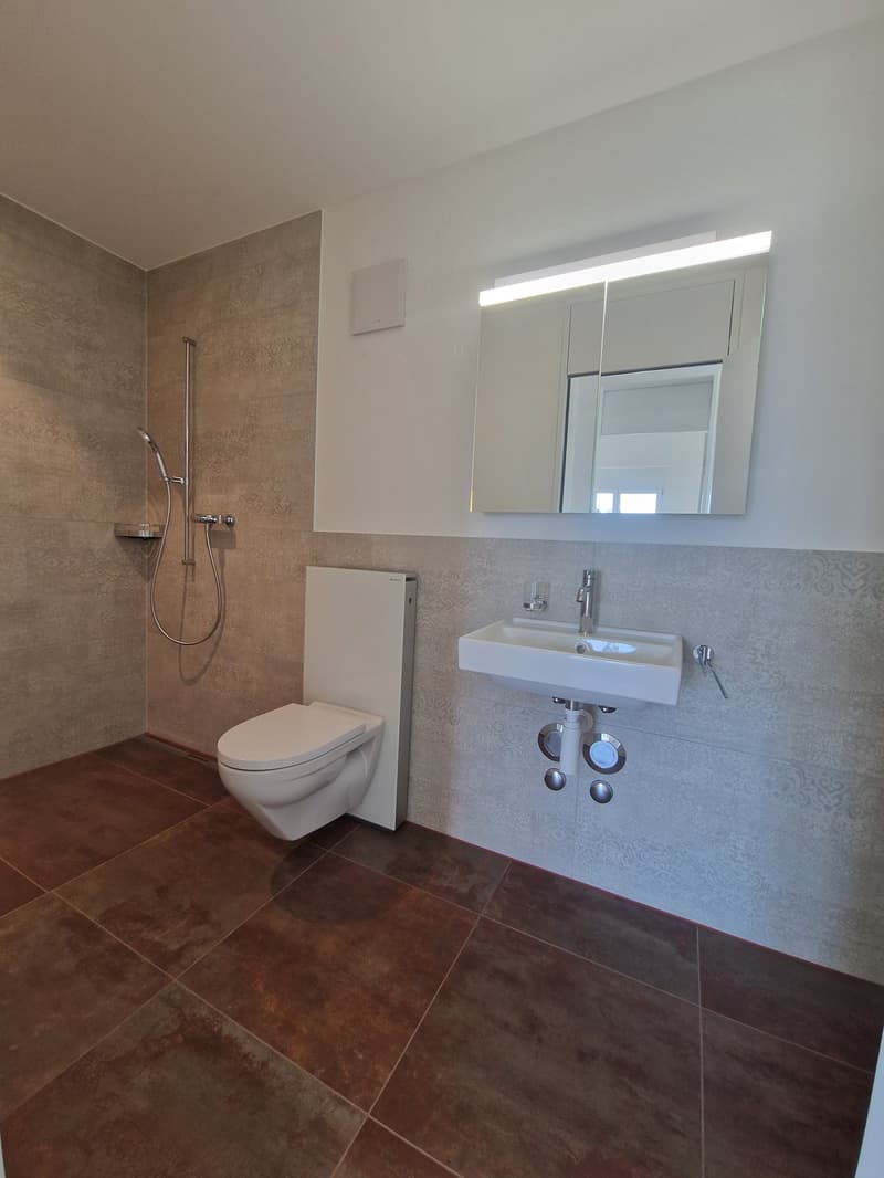 Appartement moderne 4.5 pièces en mansarde avec balcon à Wil (4)