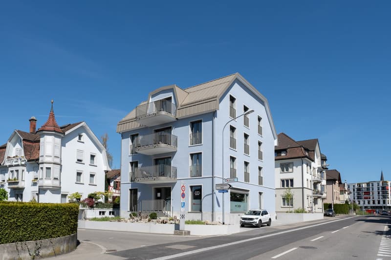 Appartement moderne 4.5 pièces en mansarde avec balcon à Wil (11)