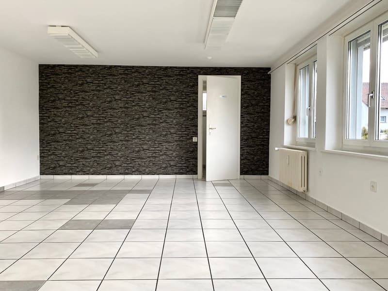 Helles Büro im Erdgeschoss an ruhiger Lage (1)