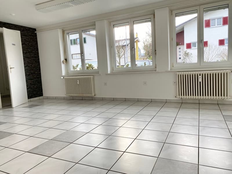 Helles Büro im Erdgeschoss an ruhiger Lage (2)