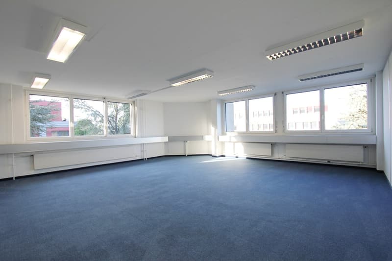 Bureau avec répartition de pièces flexible à proximité de Brüttseller-Kreuz (2)