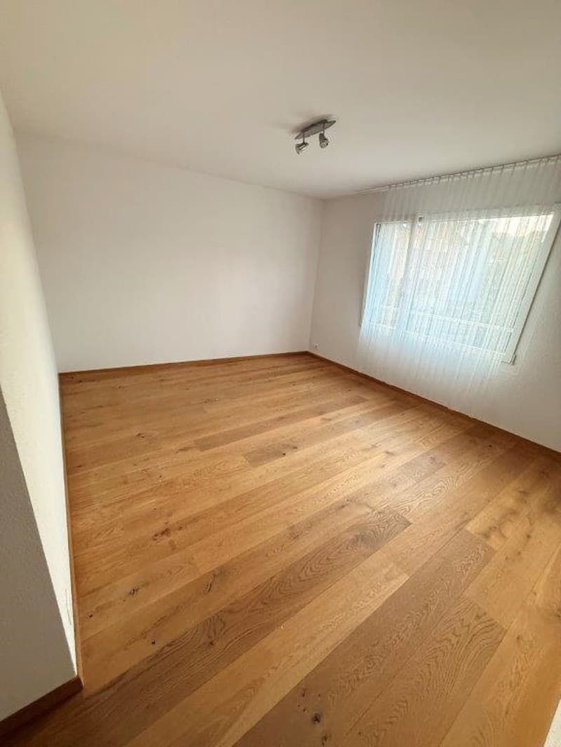 Moderne 3½-Zimmerwohnung im Zentrum von Hinwil (3)