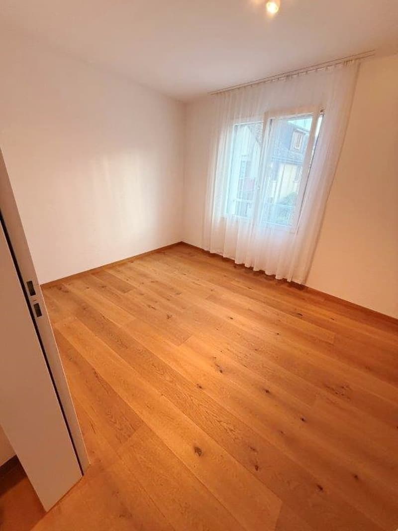 Moderne 3½-Zimmerwohnung im Zentrum von Hinwil (4)