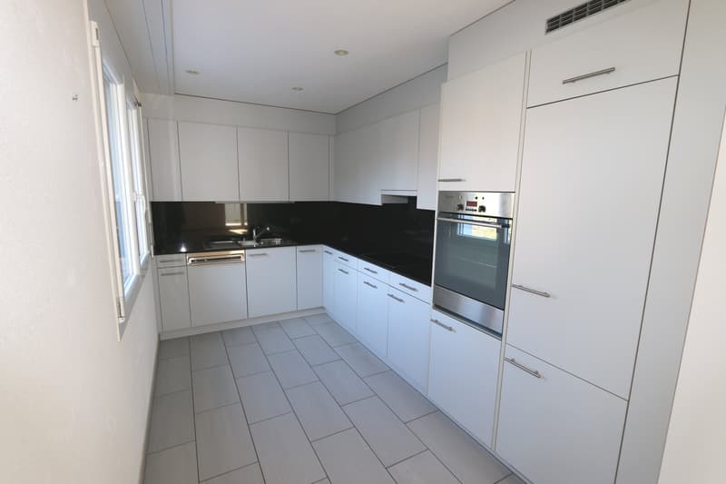 Moderne Wohnung mit Balkon, an ruhiger Lage (3)