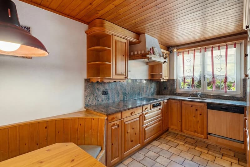 Affascinante casa a schiera di 6,5 locali in una posizione familiare (6)
