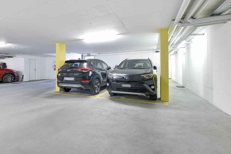 2 Parkplätze  gleich beim Hauseingang in der Tiefgarage