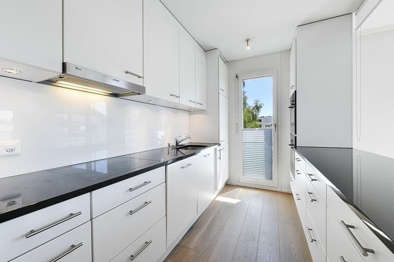 3.5-Zi. Wohnung mit Loggia an zentrumsnaher Lage (3)