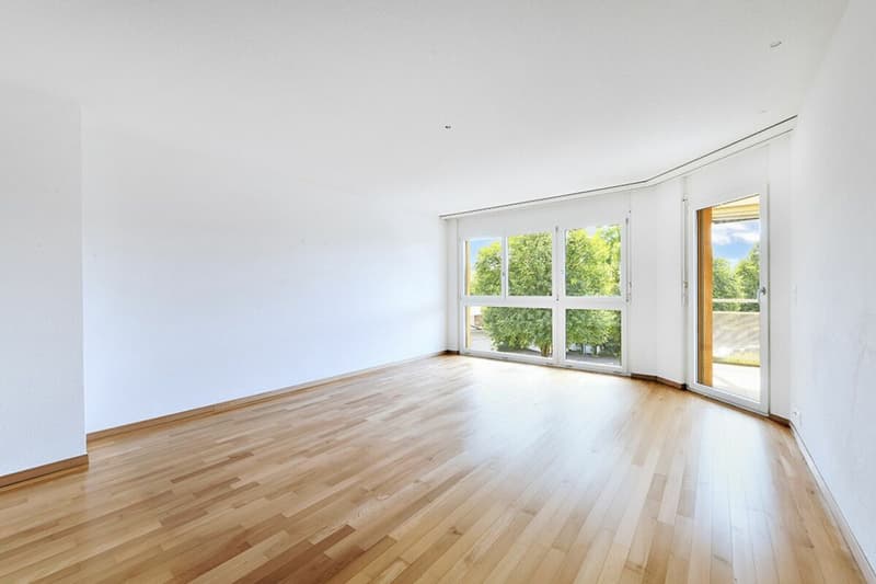 Gepflegte 4.5-Zi. Eigentumswohnung an idealer Lage mit grossem Balkon (11)