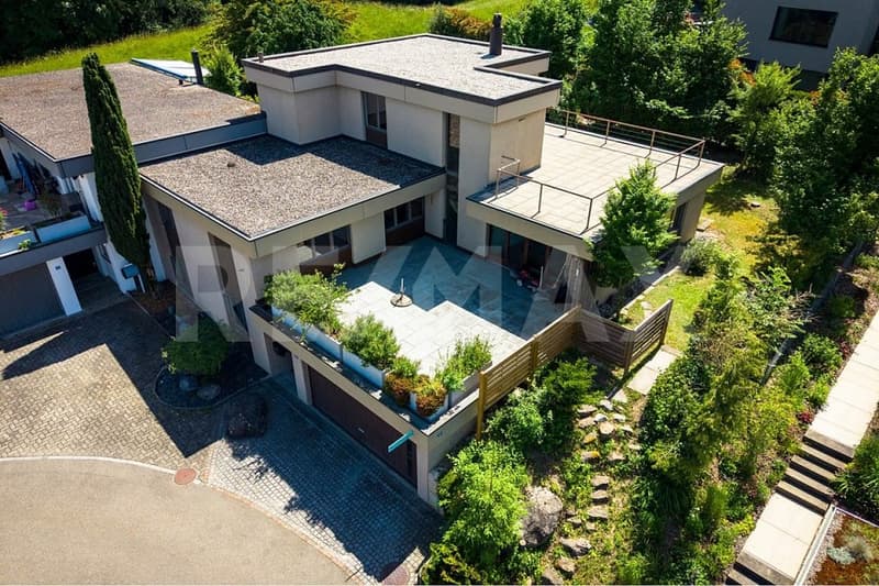Maison de famille de 6 pièces bien entretenue avec vue lointaine et jardin idyllique (1)