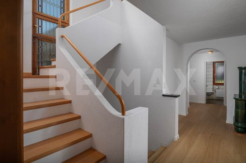 Maison de famille de 6 pièces bien entretenue avec vue lointaine et jardin idyllique (12)