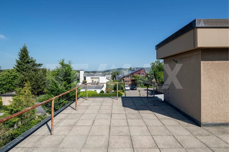 Maison de famille de 6 pièces bien entretenue avec vue lointaine et jardin idyllique (8)