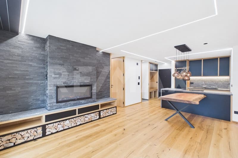 Alpiner Wohntraum: Stilvoll renovierte 2.5-Zimmerwohnung mit Balkon (10)