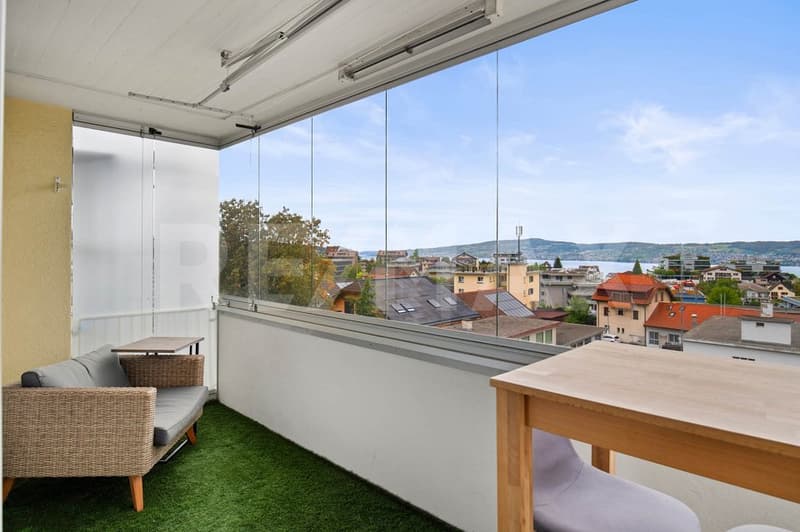 Schöne 4-Zimmer Wohnung mit wundervollem Blick auf den Zürichsee (4)