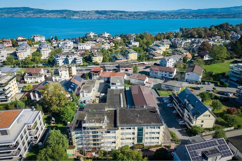 Schöne 4-Zimmer Wohnung mit wundervollem Blick auf den Zürichsee (3)