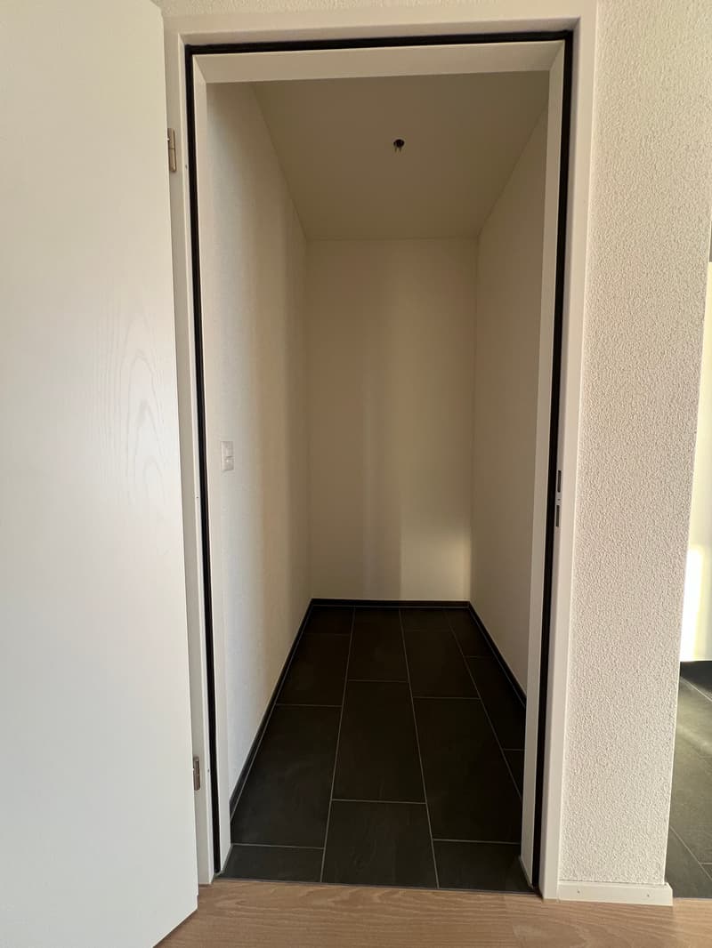 empty room, white walls, tiled floor, open door