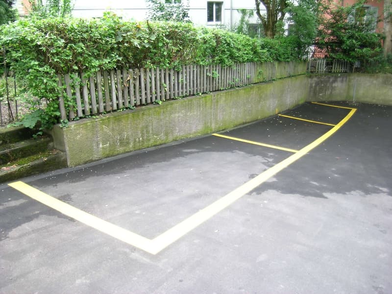External parking space directly at Steinwiessplatz (2)