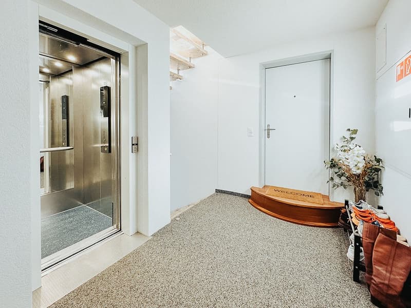 Helle 3.5 Zimmerwohnung am Klosterplatz mit viel Charme (2)