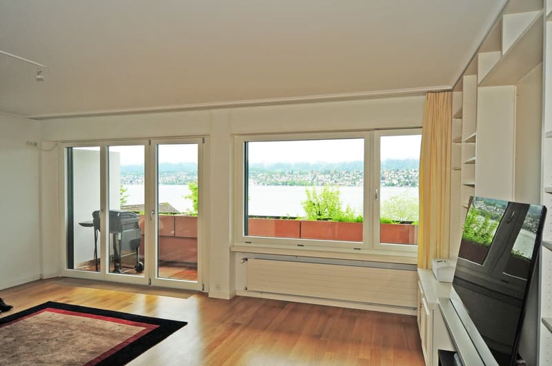 Beautiful 2.5-room apartment with direct view of Lake Zurich (4)