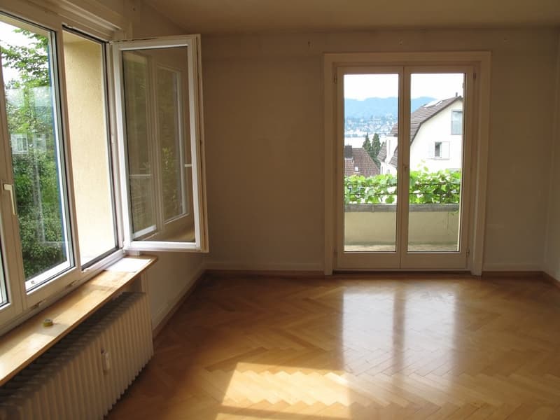Zimmer mit Zugang Balkon