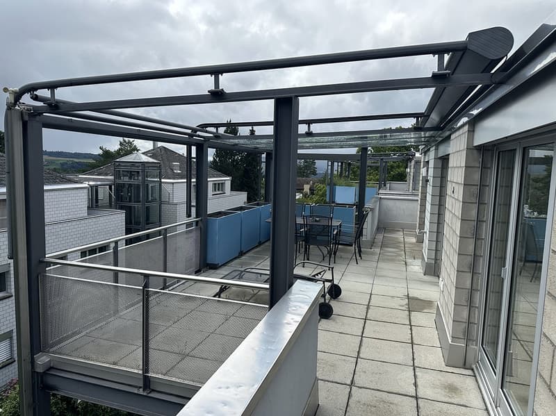 Incantevole appartamento mansardato 2.5 locali con terrazza a Uitikon (10)