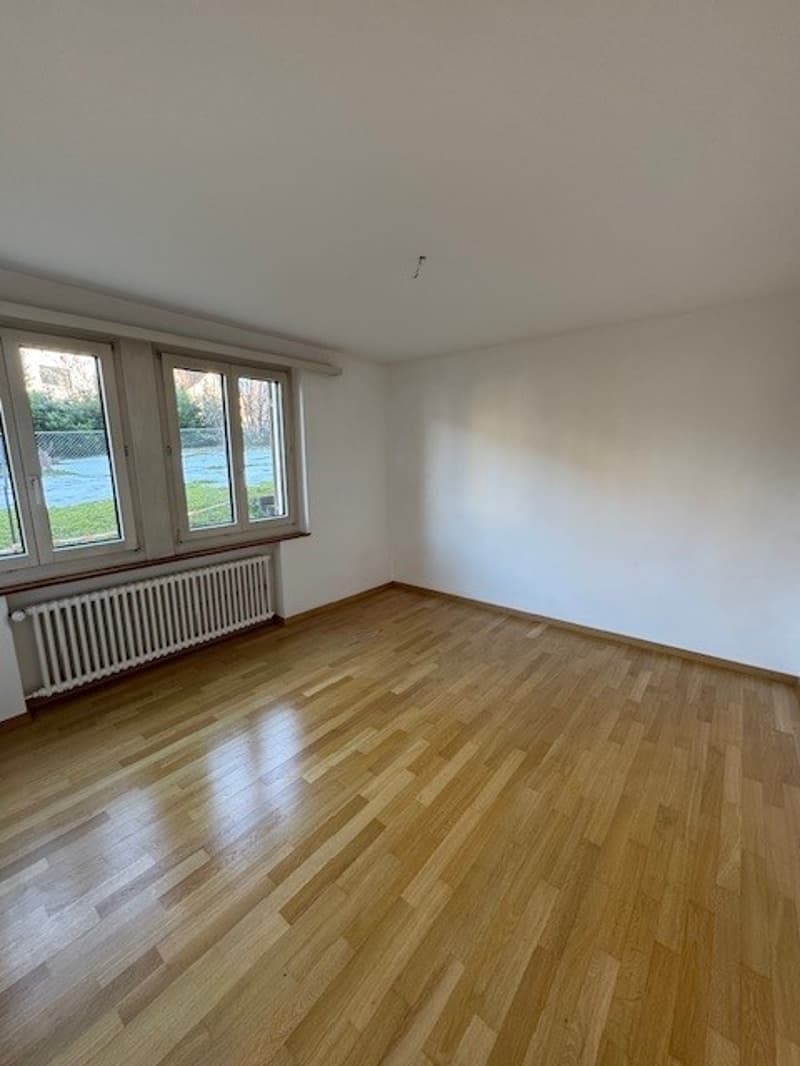 Beautiful and central old building apartment for rent (7)