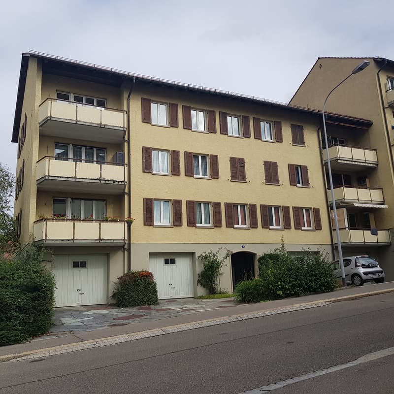 Beautiful and central old building apartment for rent (1)