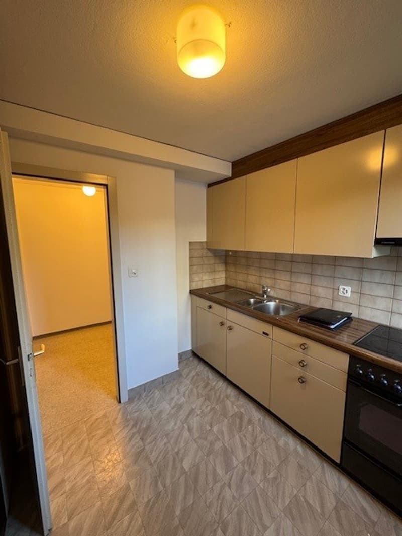 Beautiful and central old building apartment for rent (8)
