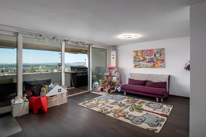 Home with a view & quality of life that delights! (4)