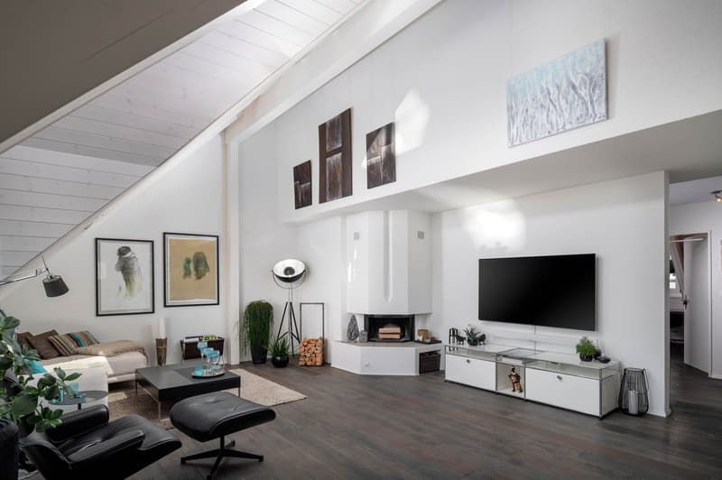 Sensational attic apartment in a preferred location! (7)