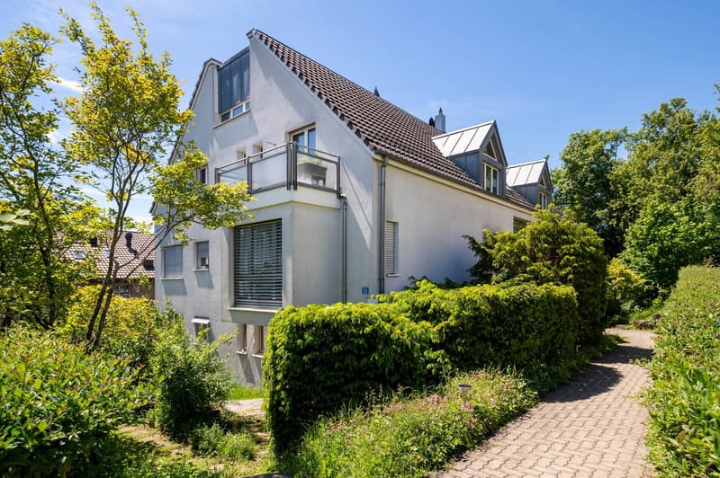 Sensational attic apartment in a preferred location! (13)