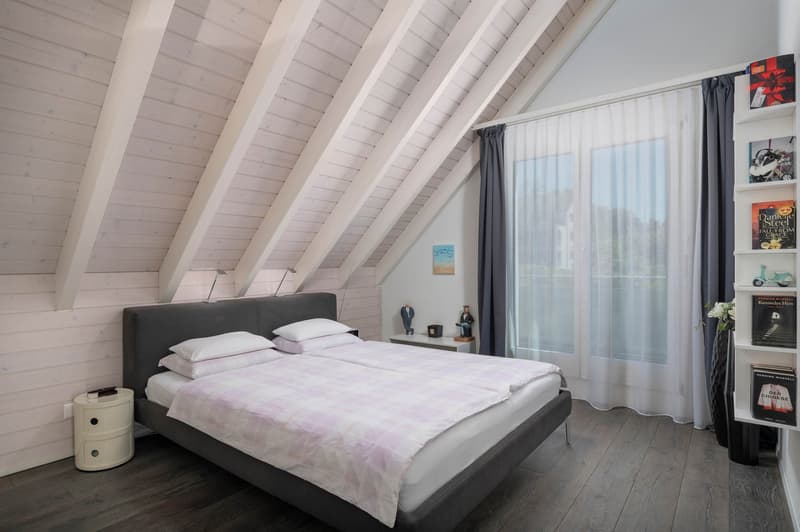Sensational attic apartment in a preferred location! (4)