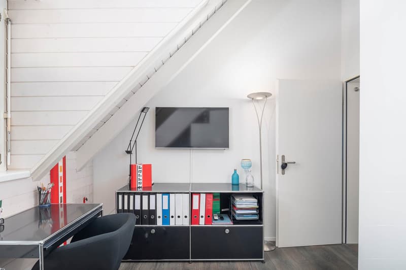Sensational attic apartment in a preferred location! (3)