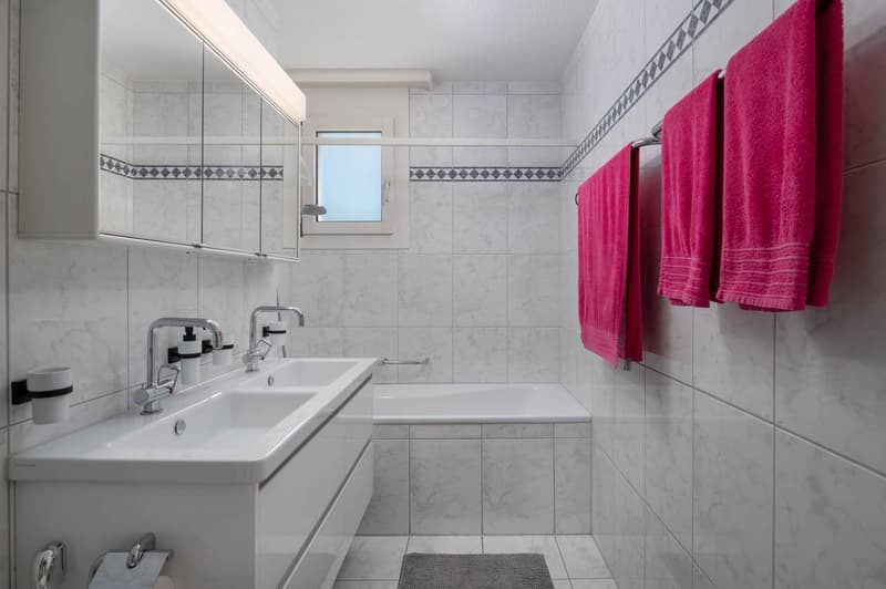 Sensational attic apartment in a preferred location! (6)
