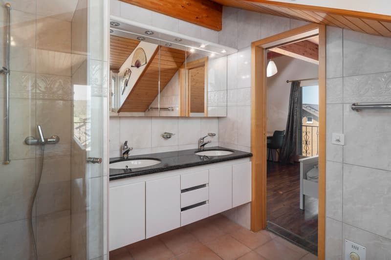 Charming Semi-Detached House with Potential! (13)