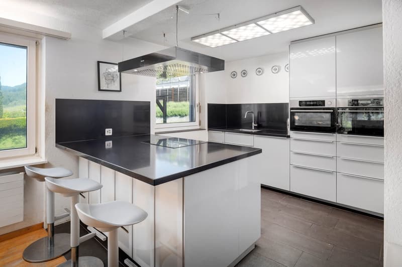 Charming Semi-Detached House with Potential! (3)