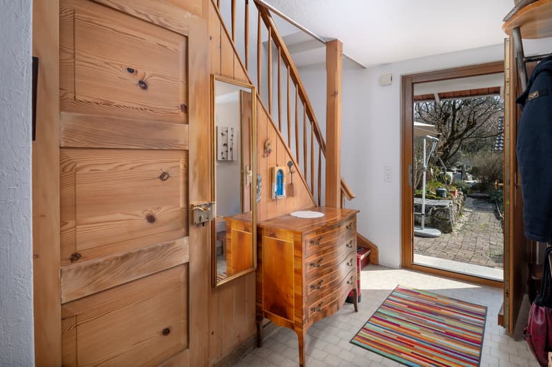 Charmantes Einfamilienhaus mit grossem Garten! (2)