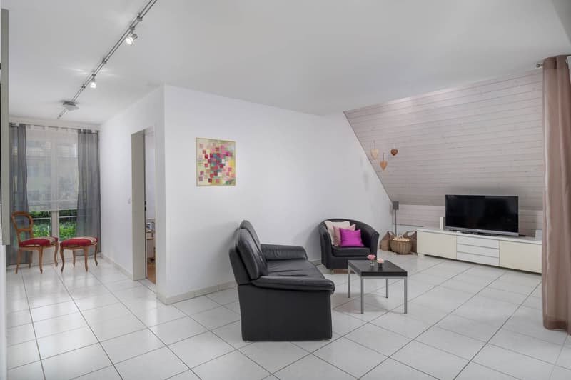 Charmante 6.5-Zimmer-Dachmaisonette mit Cheminée & Weitsicht (8)
