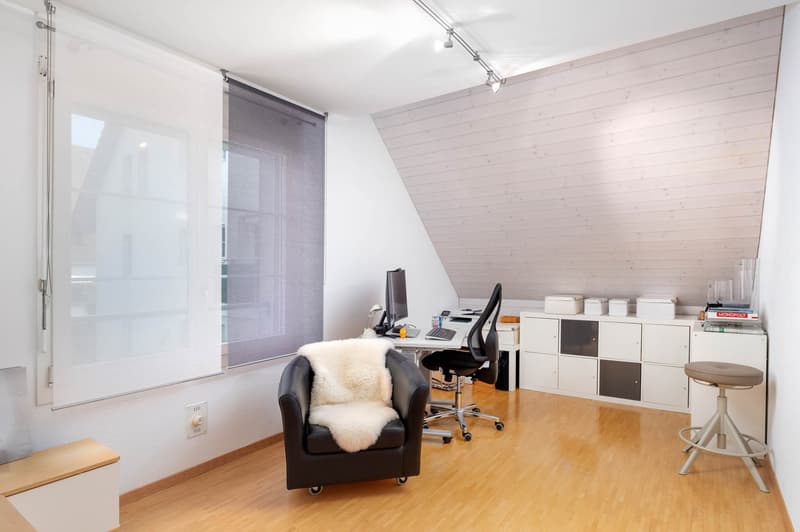 Charmante 6.5-Zimmer-Dachmaisonette mit Cheminée & Weitsicht (10)