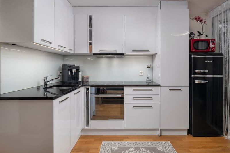 Zentrale 2 ½ -Zimmer-Wohnung... (3)