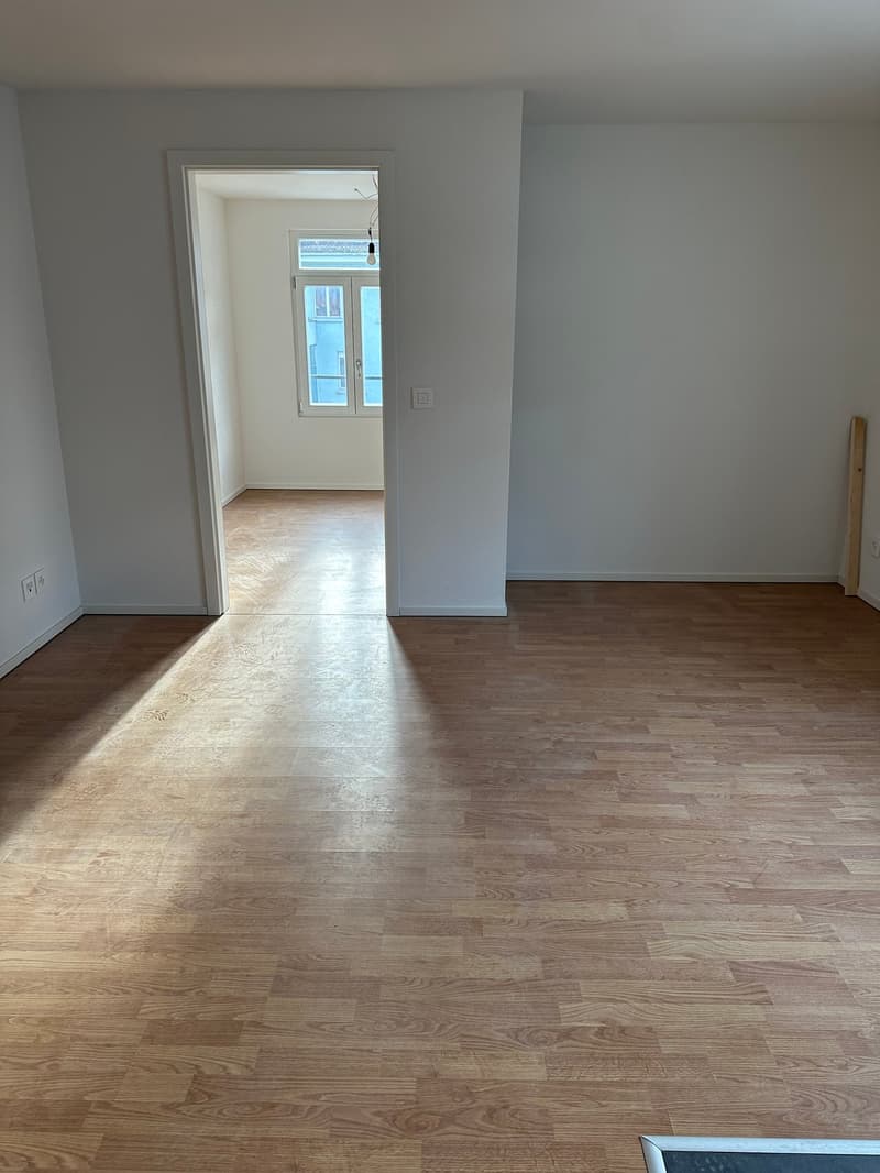 Wohnzimmer mit Zugang zum Schlafzimmer