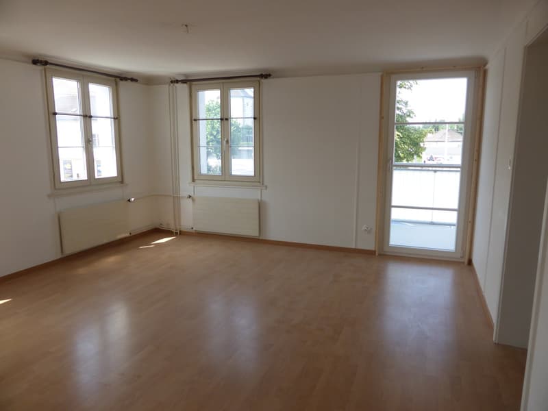 Wohnzimmer mit Balkon