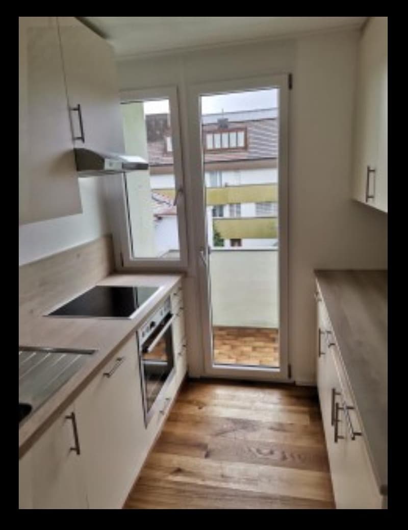 Küche mit kleinem Balkon
