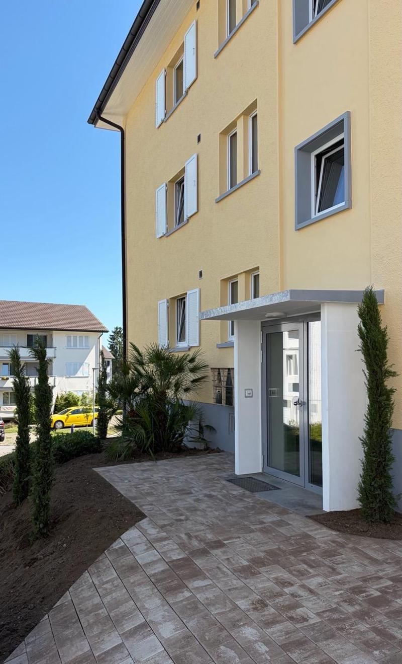 Komplett renovierte 4-Zimmer-Wohnung mit grossem Balkon (3)