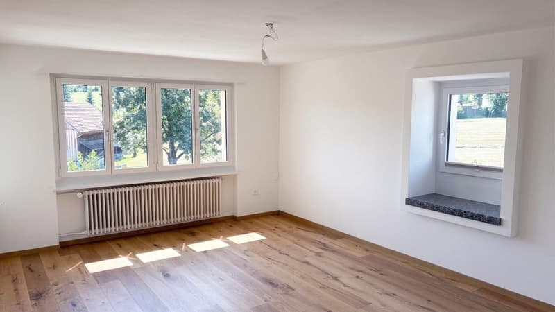 Wohnzimmer mit Ausgang zum Balkon