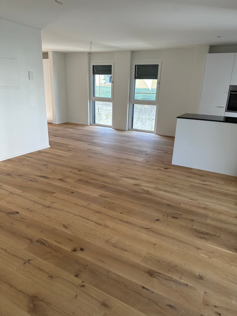 Wohn-/Esszimmer mit Ausgang Balkon