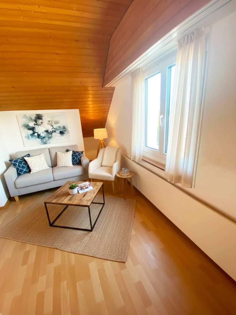 Charmant appartement de 3,5 pièces en mansarde dans un emplacement central à St. Gallen (1)