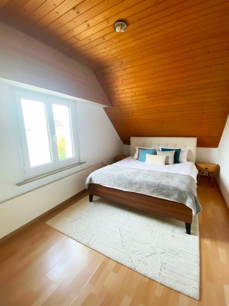 Charmant appartement de 3,5 pièces en mansarde dans un emplacement central à St. Gallen (3)