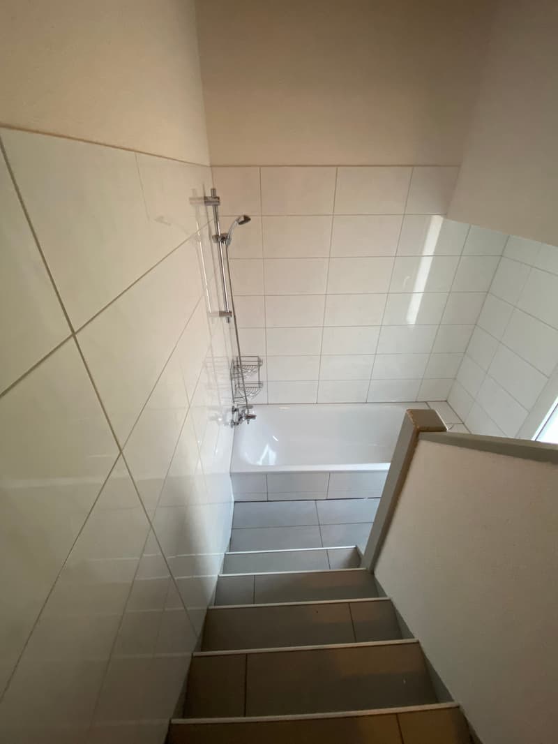 Charmant appartement de 3,5 pièces en mansarde dans un emplacement central à St. Gallen (6)